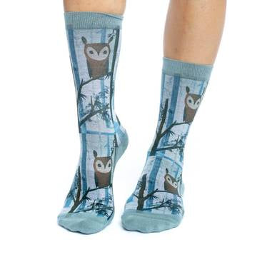 These fun socks feature an owl sitting on a snow covered tree branch, with more snowy trees in the background. The sole, toe, heel, and rim of the sock is a blue tinted grey. The active fit socks sport elastic arch bands to contour to your feet and provide support.