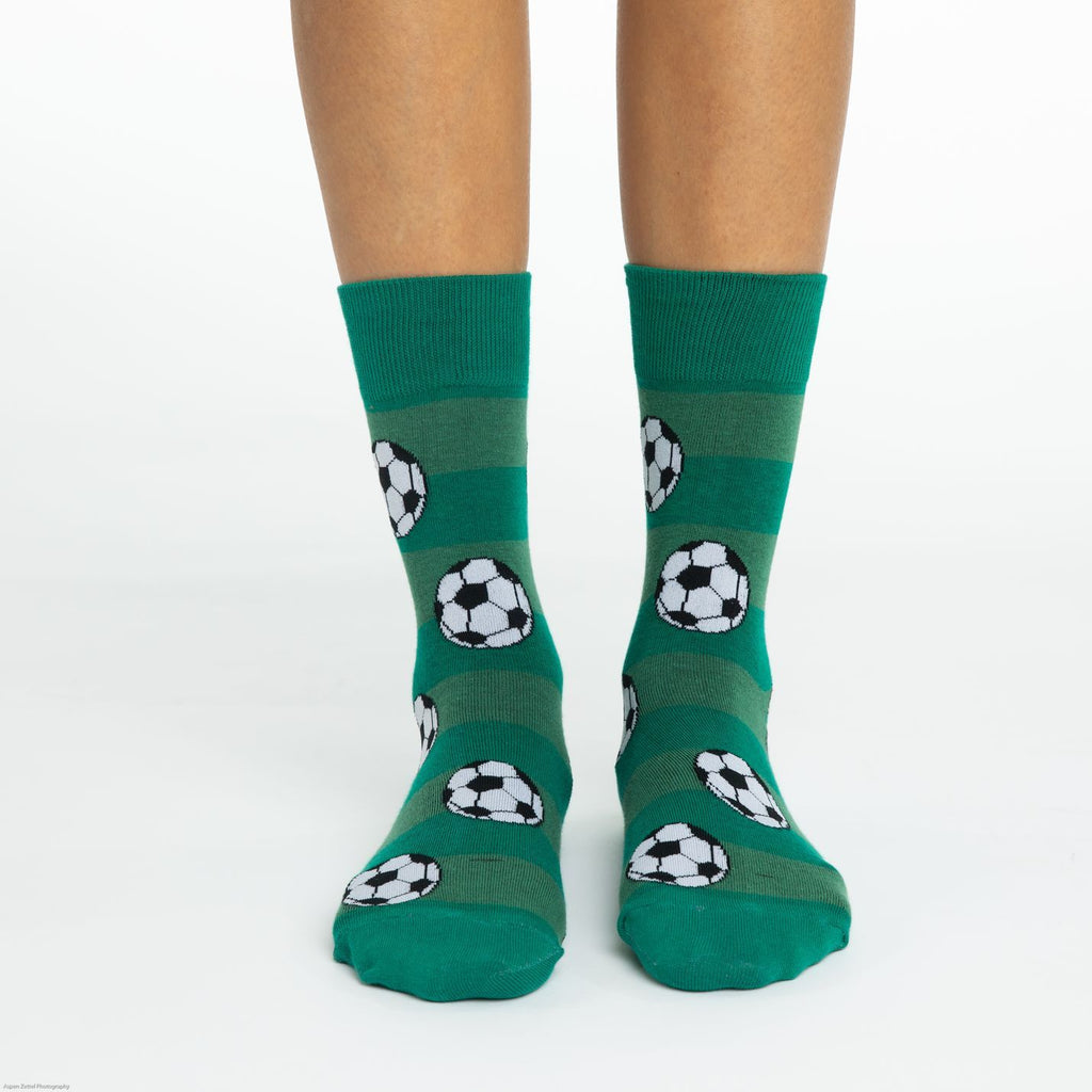 These fun socks feature soccer balls on a background imitating the light and dark green stripes of a soccer field. Spandex added to the 85% cotton blend gives the socks the perfect amount of stretch to hug your feet.