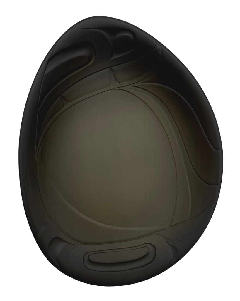 Black plate with a slightly lighter center. The outer edge of the plate has etched detailing.