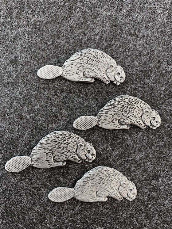This set of magnets features four smiling beavers. 