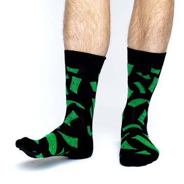 These sun socks feature green cartoon dollar bills flying around on a black background. Spandex added to the 85% cotton blend gives the socks the perfect amount of stretch to hug your feet.