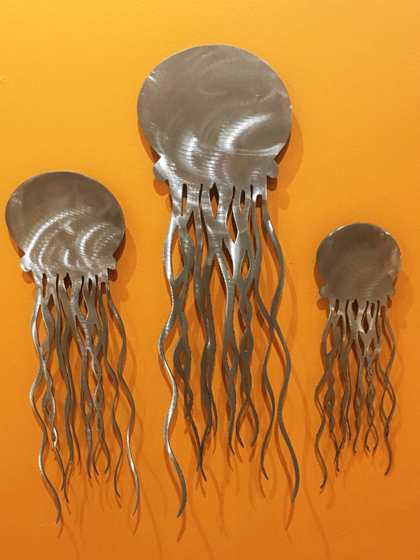 The brushed steel variant of the jellyfish sculpture. The sparkle on the tendrils adds visual interest