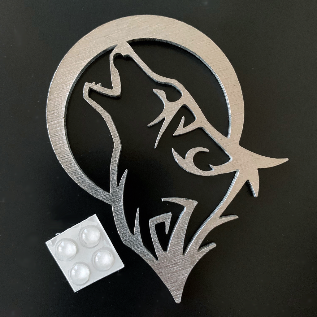The wolf ornamnet as a coaster with four rubber dots that stick to the back to prevent slipping and scratching.